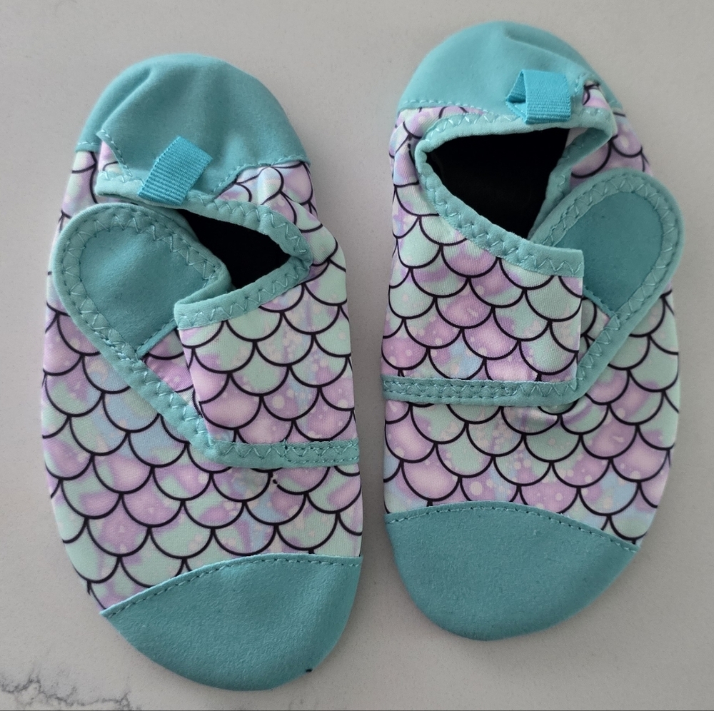 NWT Mermaid Scale Kids Water Shoes
